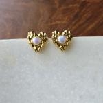 Pearl with heart earring