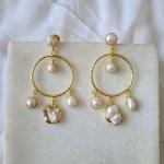 Dangling pearl earing
