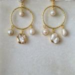 Dangling pearl earing