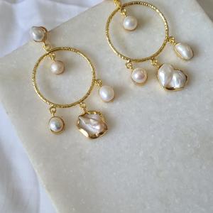 Dangling pearl earing